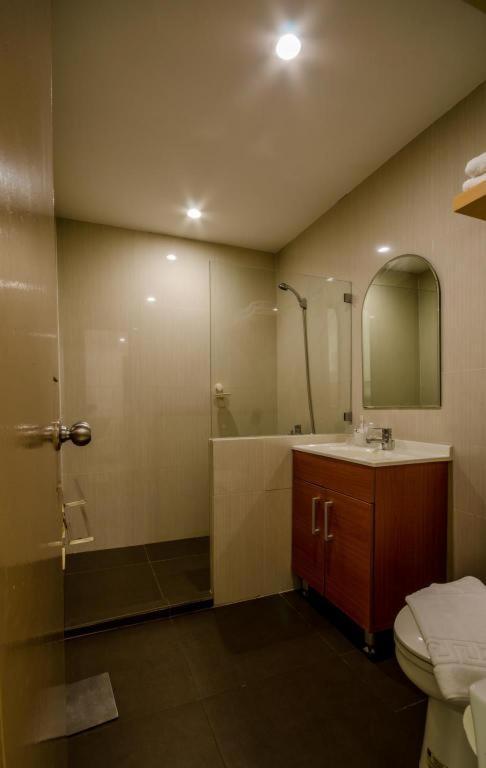 The Victor Hotel Макати Экстерьер фото